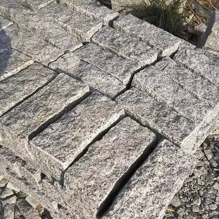 Graniitti porakivi puutarhaan - Nurmikon reunanauhat ja keinonurmet - 4646482100001 - 1
