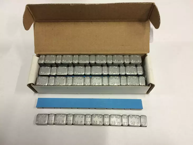 Tasapainotusliuskat 6x2.5g + 6x5g (15 kpl) - Renkaiden asennustarvike ja kemikaalit - 4021327520152 - 2