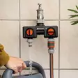 Gardena jakoventtiili asennettuna vesihanaan - Vesiletkuliittimet - 4078500819343 - 2