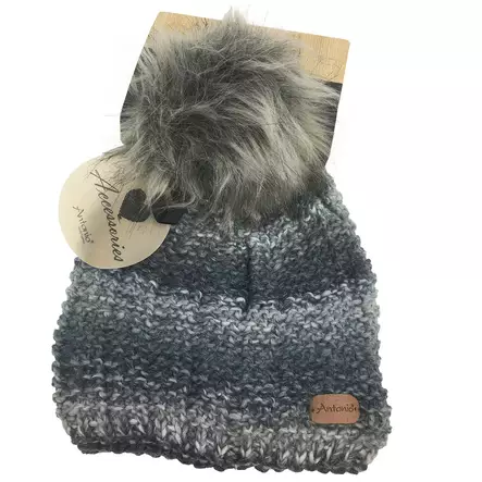 Neulottu pipo tupsulla - Päähineet - 4047445285254 - 2