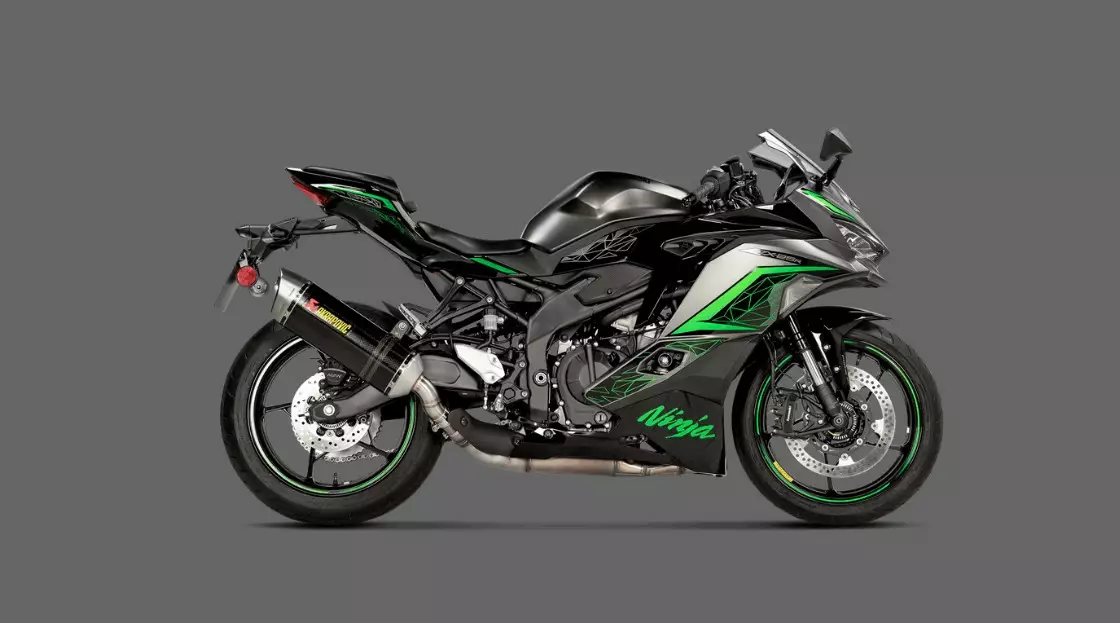 akimaninov Äänenvaimennin Akrapovic Slip-On Line Carbon ZX-25R/R 2023