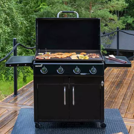 Kaasugrilli parilalla neljällä polttimella terassilla grilliherkut paistumassa - Kaasugrillit - 6410416532165 - 2