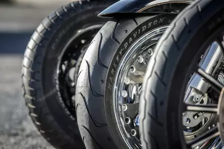 Moottoripyörän rengas 140/75R17 67V Michelin Scorcher 11 - Moottoripyörän renkaat 17" - 6438471305555 - 3