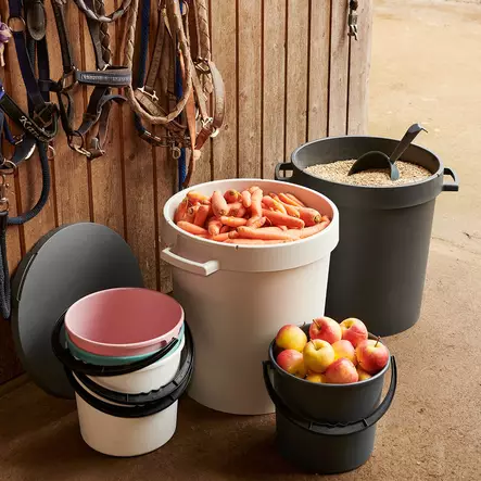 elintarvikemuovista valmistettu saavi 30 litraa - Saavit ja saavinsuojat - 6411760349645 - 2