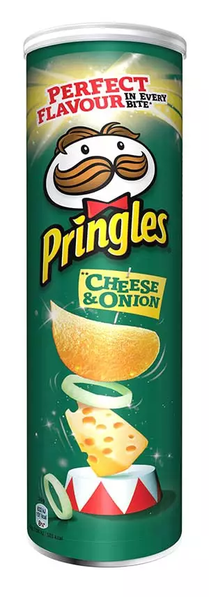 pringles cheese and onion - Keksit ja naposteltavat - 5053990101535 - 1