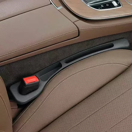 Täyte penkin ja keskikonsolin väliin musta bmw - Auton matot, kalvot ja yleistarvikkeet - 6438471343397 - 2