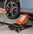 Bahco hallitunkki käytössä auton alla, PU-päällysteiset pyörät lattialla - Hallitunkit, pullotunkit ja autopukit - 7314150178797 - 3