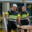 Huomiovärinen t paita käytössä työmaalla - Takit ja paidat - 7322304378337 - 3