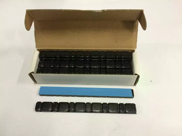 Tasapainotusliuskat 6x2.5 g + 6x5 g (15 kpl) - Renkaiden asennustarvike ja kemikaalit - 4021327520107 - 2