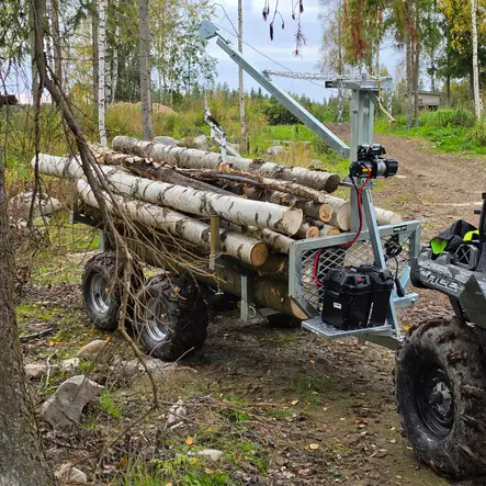 Vahva tukkikärry tukille ja kaatuneelle puulle jota voi vetää vetokoukussa - Mönkijän peräkärryt ja tukkikärryt - 6438471026818 - 4