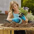 Gardena puutarhakäsineet käytössä istutustöissä puutarhassa -  -  - 2