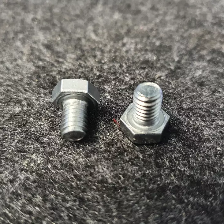 lukkolevyn kiinnityspultit - Crossin ja mopon jarrulevyt - 6438471026108 - 1