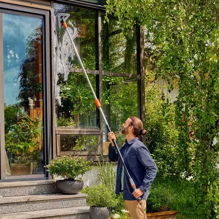 Kääntyvä pesuharja käytössä teleskooppivarren kanssa - Katuharjat ja pihaharjat - 4078500064729 - 2